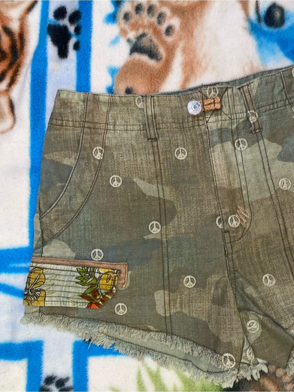 Anthropologie Olive Camo Peace-Sign Denim Shorts - Picture 2 of 6
